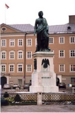 salzburg1c.jpg (21960 bytes)